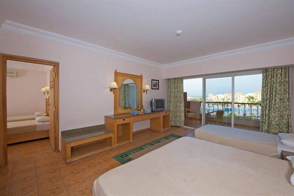 Pensee Royal Garden Beach Resort El Qoseir Esterno foto